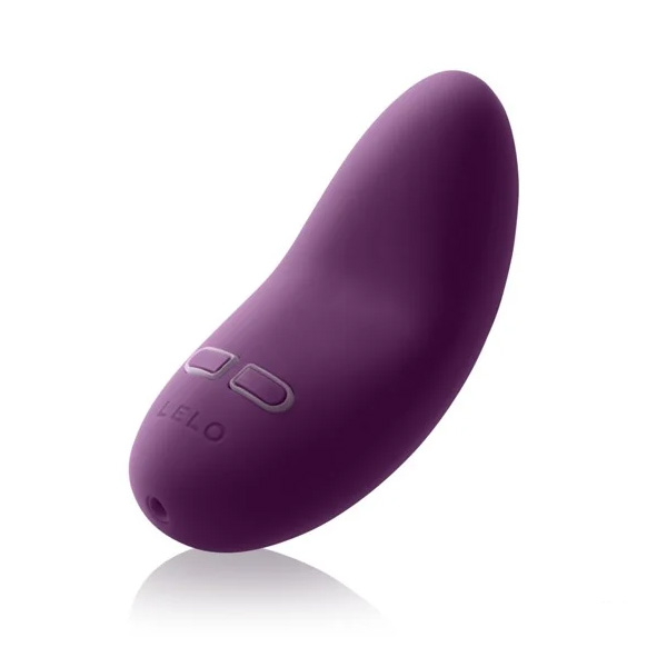 En lila massageapparat med ergonomisk design och två knappar på ovansidan. Sinamatic